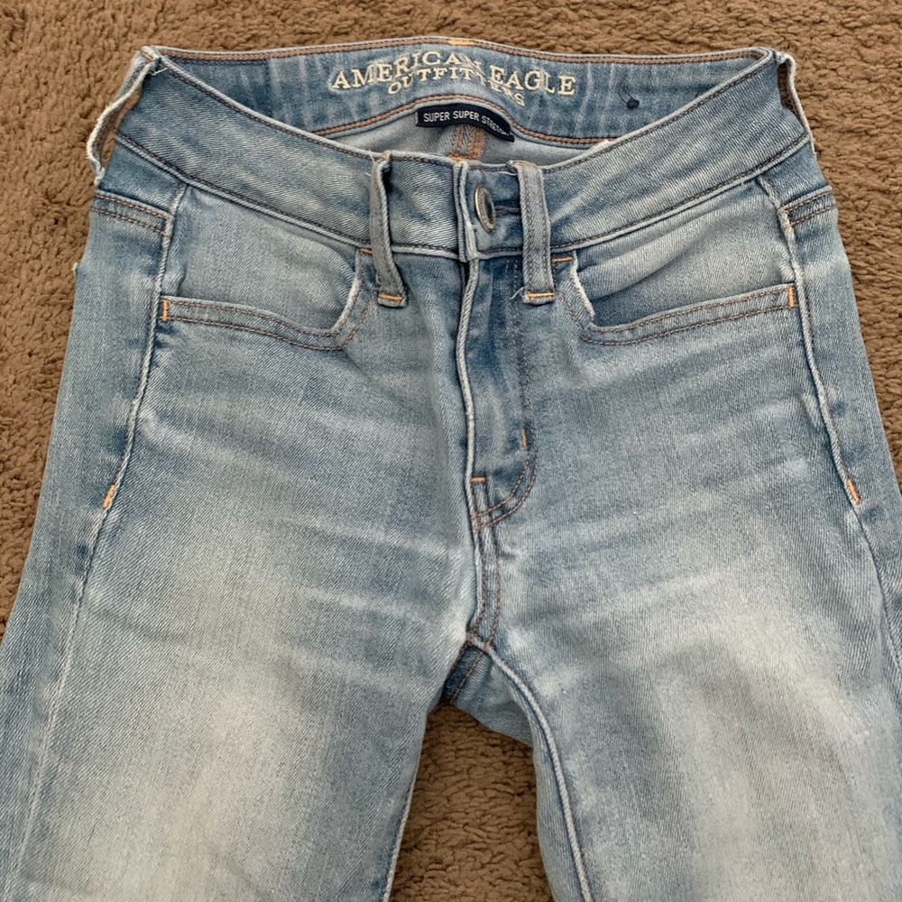 AMERICAN EAGLE JEANS